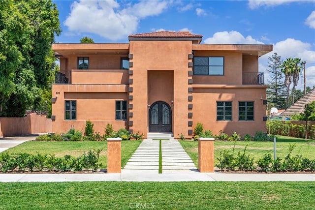 802 Michigan Boulevard, Pasadena, CA 91107 — photo 3 of 72