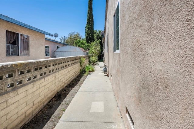 10322 Rincon Avenue, Pacoima, CA 91331 — photo 16 of 33