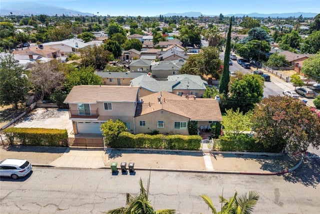 10322 Rincon Avenue, Pacoima, CA 91331 — photo 2 of 33