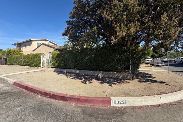 10322 Rincon Avenue, Pacoima, CA 91331 — photo 5 of 33