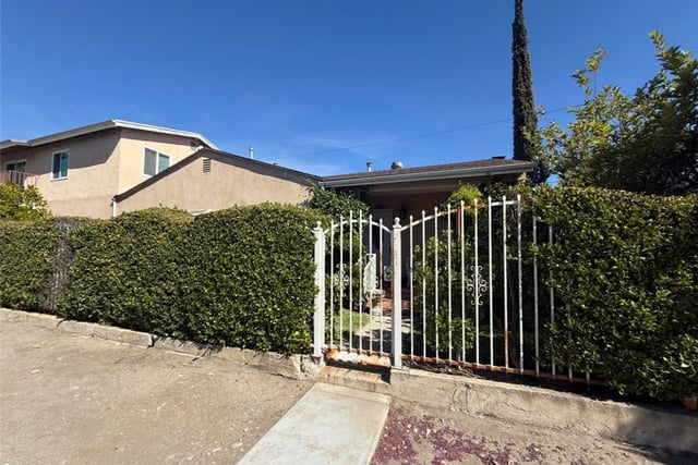 10322 Rincon Avenue, Pacoima, CA 91331 — photo 7 of 33