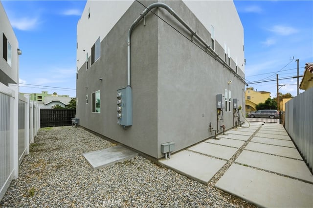 6919 S Menlo, Los Angeles, CA 90044 — photo 22 of 25