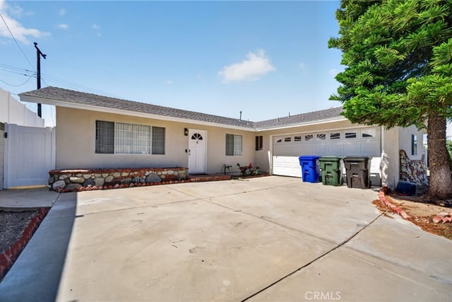19820 Merryhill, Canyon Country, CA 91351 — photo 2 of 13
