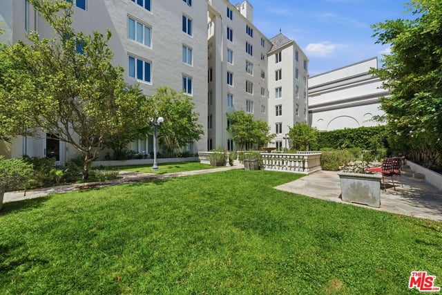 1424 N Crescent Heights Boulevard 49, West Hollywood, CA 90046 — photo 25 of 43