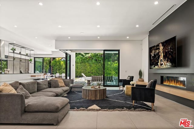 4527 Simpson Avenue, Studio City, CA 91607 — photo 10 of 34