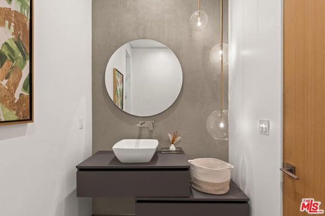 4527 Simpson Avenue, Studio City, CA 91607 — photo 12 of 34