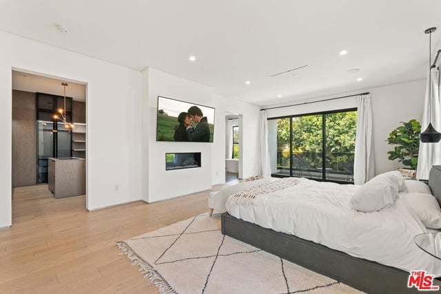4527 Simpson Avenue, Studio City, CA 91607 — photo 15 of 34