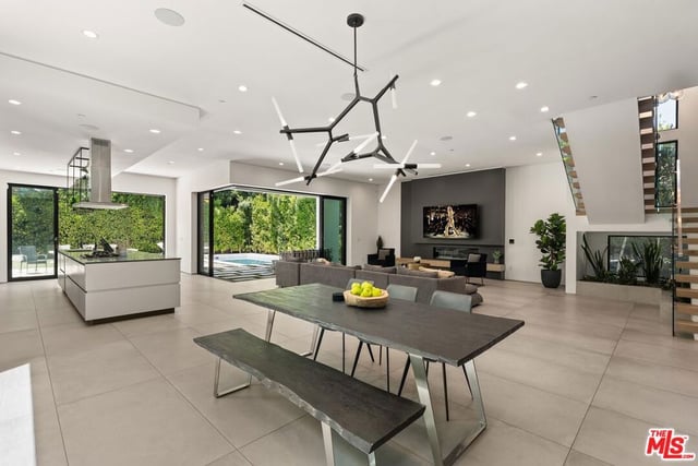 4527 Simpson Avenue, Studio City, CA 91607 — photo 4 of 34
