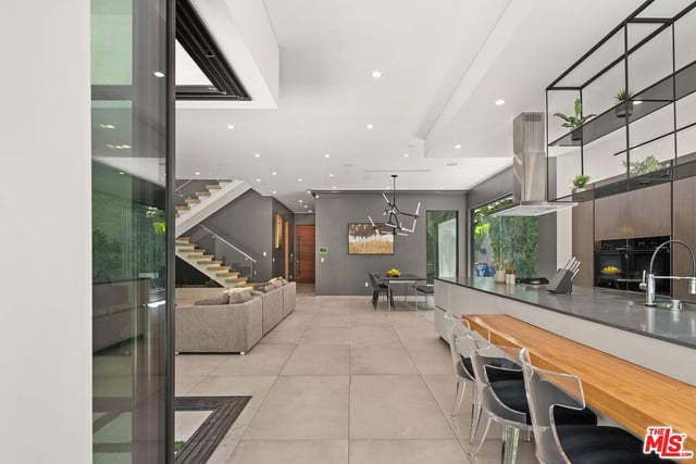 4527 Simpson Avenue, Studio City, CA 91607 — photo 6 of 34