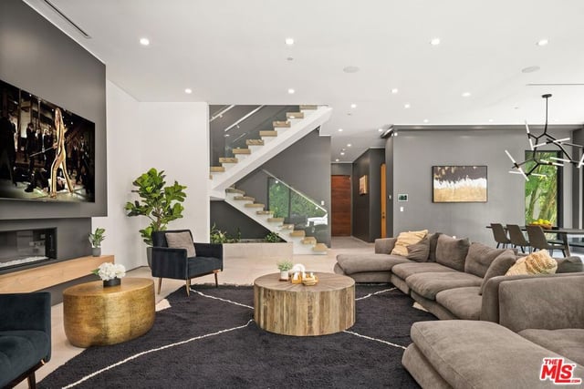 4527 Simpson Avenue, Studio City, CA 91607 — photo 9 of 34