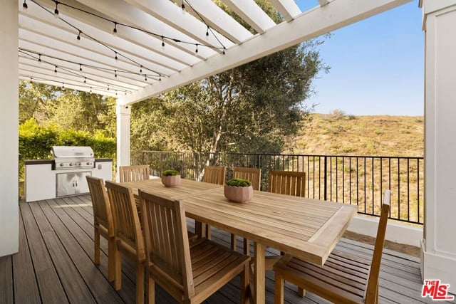 1459 Via Cresta, Pacific Palisades, CA 90272 — photo 11 of 31