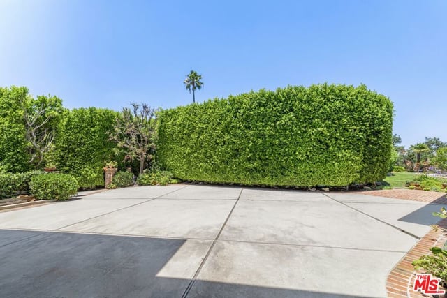 1612 Stradella Road, Los Angeles, CA 90077 — photo 3 of 10