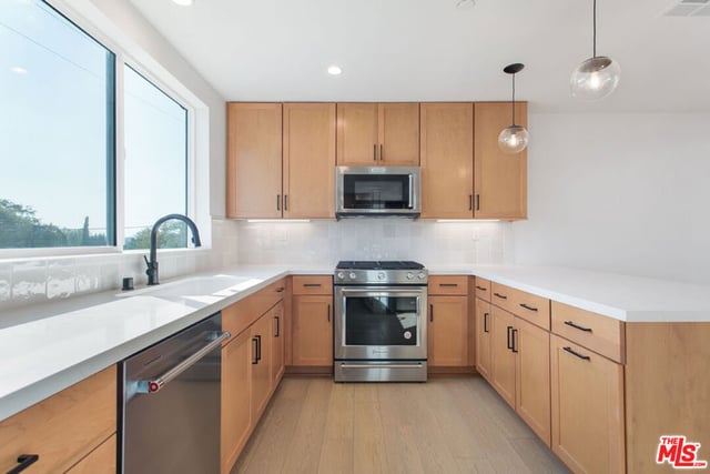 11222 W Lyon Lane 10, North Hollywood, CA 91606 — photo 15 of 28
