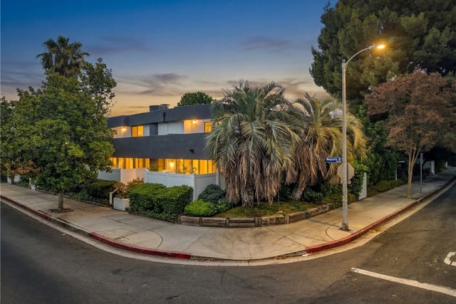 5142 Zelzah 25, Encino, CA 91316 — photo 4 of 30