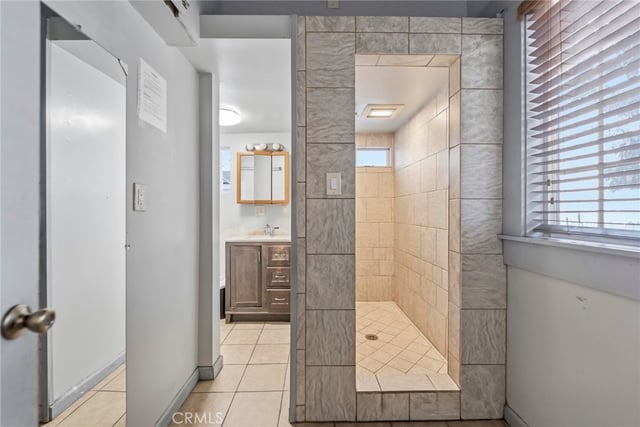1545 Cambria, Los Angeles, CA 90017 — photo 14 of 45