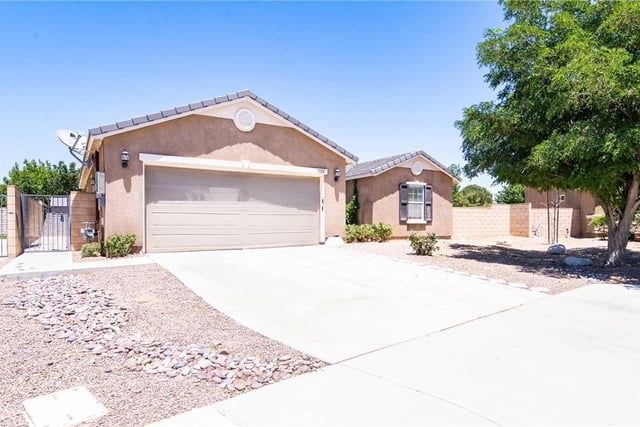 3225 Patti, Lancaster, CA 93535 — photo 3 of 37