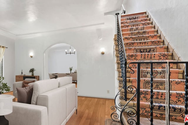8130 Blackburn Avenue, Los Angeles, CA 90048 — photo 12 of 34