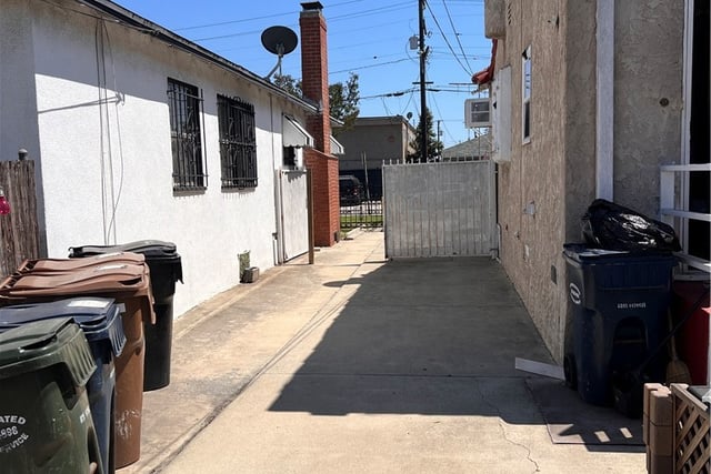 1739 1741 W 105th Street, Los Angeles, CA 90047 — photo 8 of 9