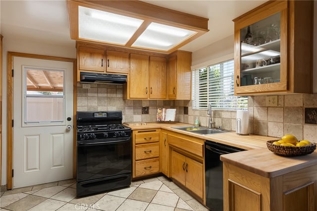 416 S Lowell Street, Covina, CA 91723 — photo 4 of 33