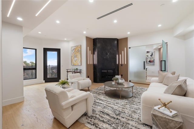 6438 Georgius, Los Angeles, CA 90068 — photo 16 of 75