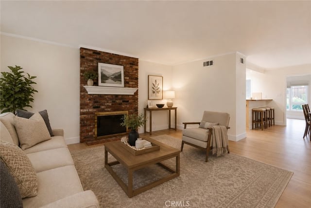 371 Manila, Long Beach, CA 90814 — photo 3 of 17