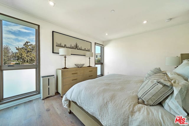 132 N Swall Drive 301, Los Angeles, CA 90048 — photo 21 of 29