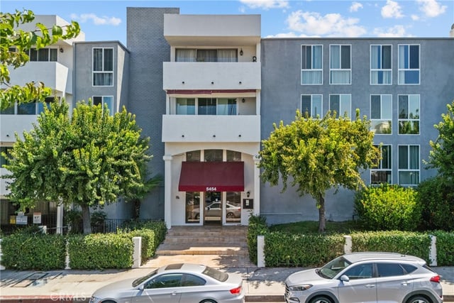 5454 Zelzah Avenue 309, Encino, CA 91316 — photo 25 of 29