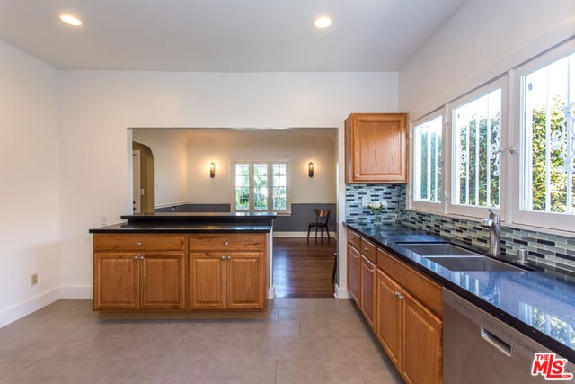 1524 S Fairfax Avenue, Los Angeles, CA 90019 — photo 10 of 16