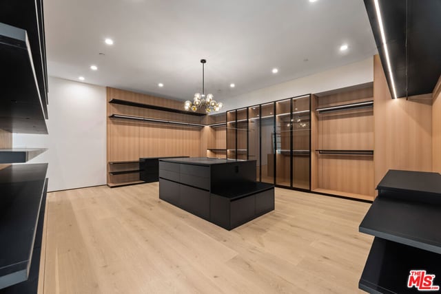 11929 Brentwood Grove Drive, Los Angeles, CA 90049 — photo 12 of 23