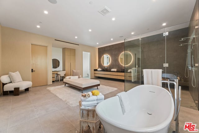 11929 Brentwood Grove Drive, Los Angeles, CA 90049 — photo 14 of 23