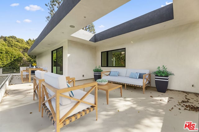 11929 Brentwood Grove Drive, Los Angeles, CA 90049 — photo 15 of 23