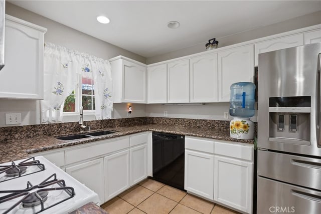24746 Spruce, Newhall, CA 91321 — photo 15 of 34