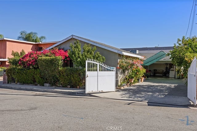 24746 Spruce, Newhall, CA 91321 — photo 5 of 34