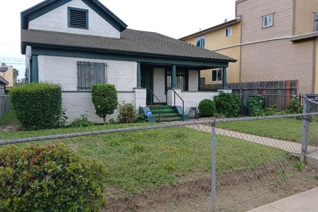 940 W 78th Street, Los Angeles, CA 90044 — photo 2 of 11