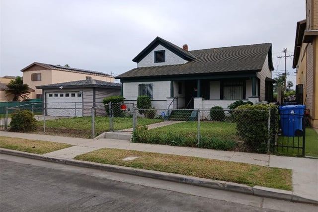 940 W 78th Street, Los Angeles, CA 90044 — photo 3 of 11