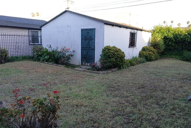 940 W 78th Street, Los Angeles, CA 90044 — photo 9 of 11