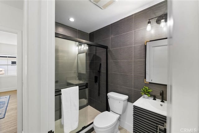 11445 Saticoy Street, North Hollywood, CA 91605 — photo 14 of 32