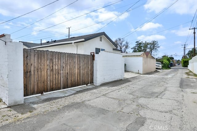11445 Saticoy Street, North Hollywood, CA 91605 — photo 20 of 32