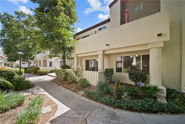 21346 Nandina 102, Newhall, CA 91321 — photo 4 of 33