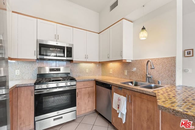 267 S San Pedro Street 623, Los Angeles, CA 90012 — photo 11 of 40