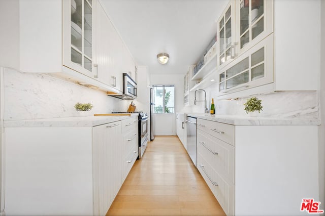 2141 S Bentley Avenue 107, Los Angeles, CA 90025 — photo 12 of 29