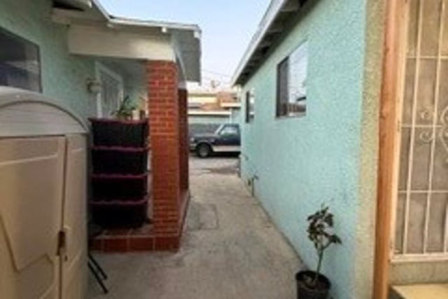 1457 W 25th, Los Angeles, CA 90007 — photo 3 of 7
