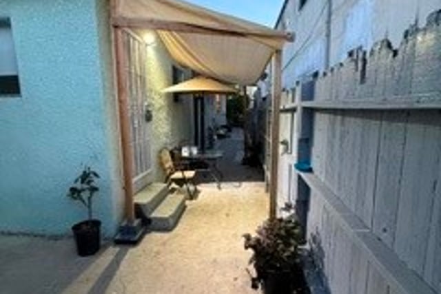 1457 W 25th, Los Angeles, CA 90007 — photo 4 of 7