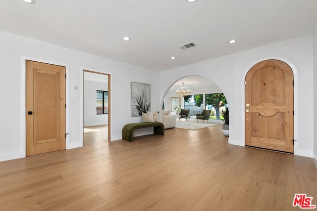 5168 Southridge Avenue, Los Angeles, CA 90043 — photo 6 of 30