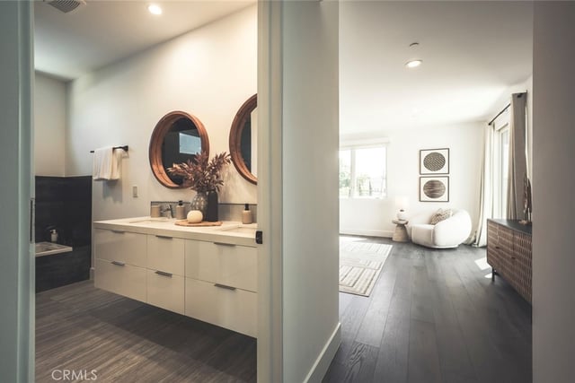 542 N Commonwealth, Los Angeles, CA 90004 — photo 42 of 55