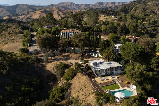 26094 Mulholland Highway, Calabasas, CA 91302 — photo 34 of 36