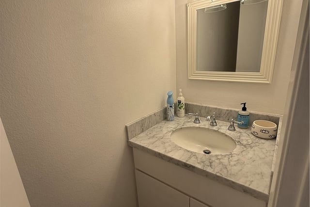 179 Gazania Court, Thousand Oaks, CA 91362 — photo 5 of 10