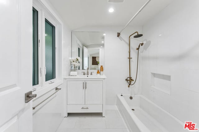 256 N Doheny Drive, Beverly Hills, CA 90211 — photo 15 of 49