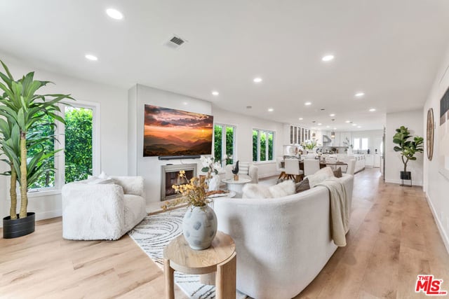 256 N Doheny Drive, Beverly Hills, CA 90211 — photo 4 of 49
