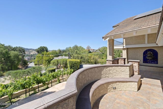 554 Lone Oak Drive, Thousand Oaks, CA 91362 — photo 12 of 73
